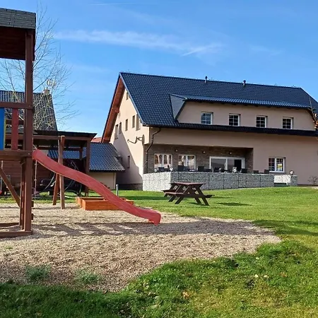 ゲストハウス Parma Ostružná