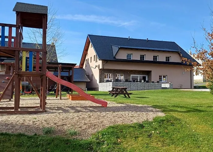 ゲストハウス Parma Ostružná